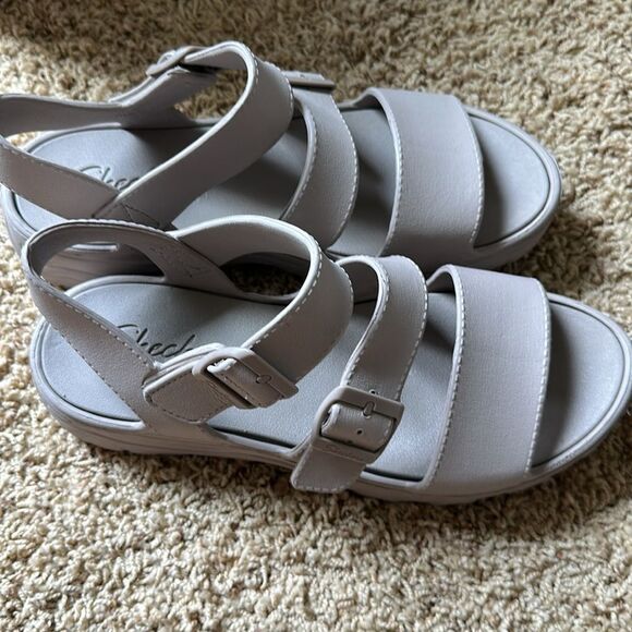 Skechers |  Luxe Foam D'lites 2.0 Beach Sandals Women's Taupe | 11 - Picture 6 of 9